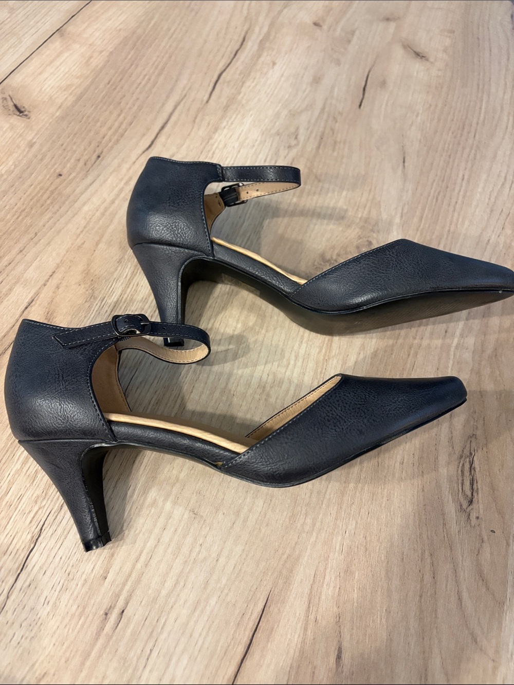 JOURNEE COLLECTION DARK GRAY BLACK POINTED TOE ANKLE STRAP PUMPS SIZE 7.5 - Picture 3 of 9